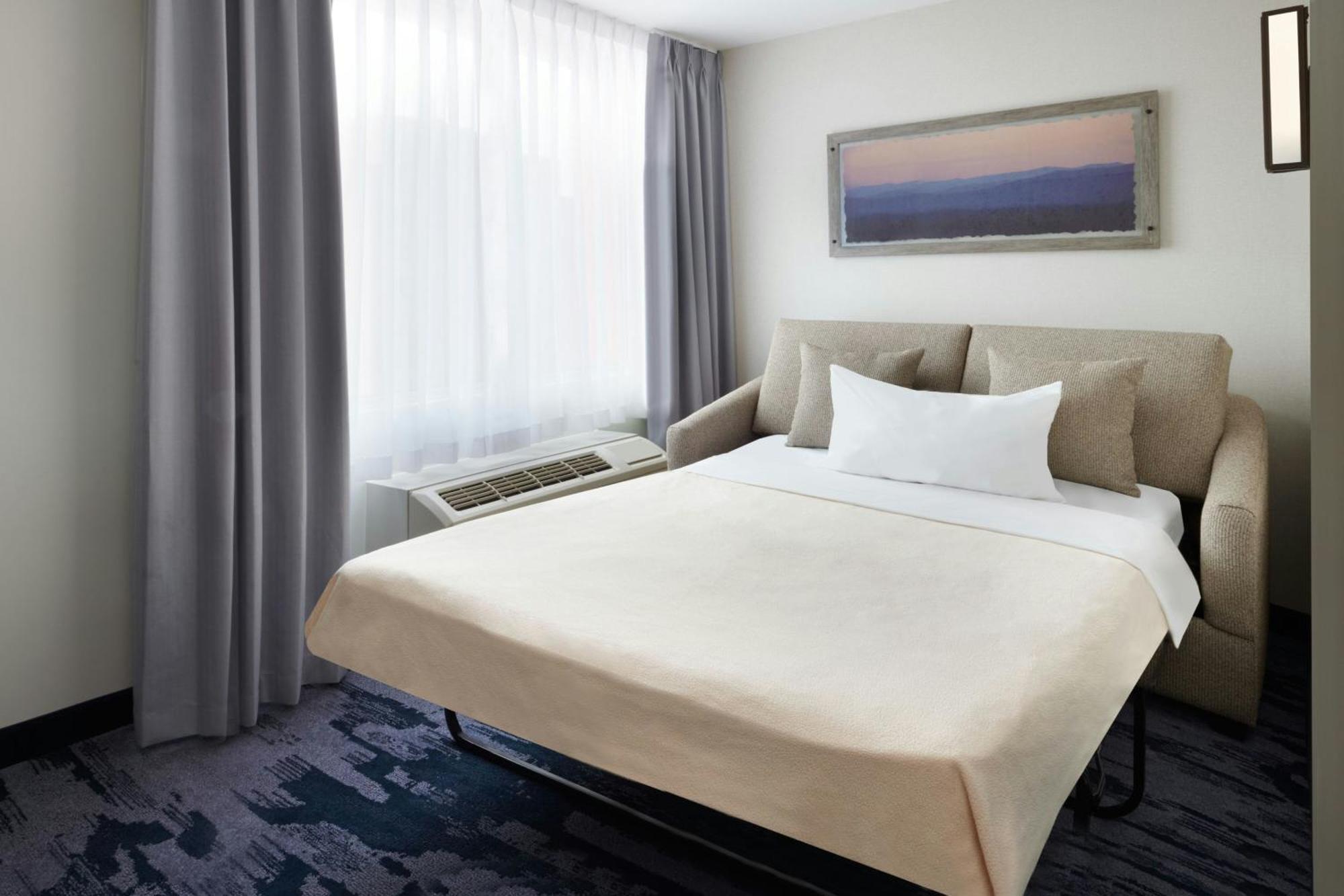 Hotel Fairfield & By Marriott Downtown 3*